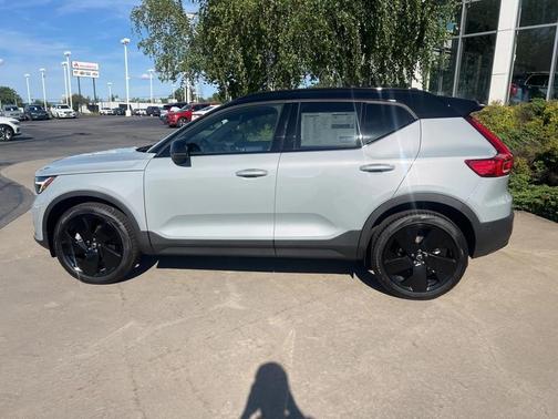 2026 Volvo XC40 B5 Ultra Black Edition