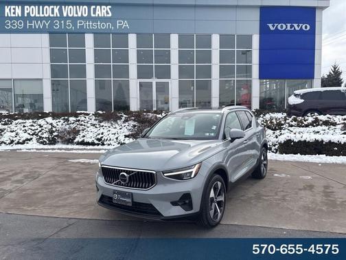 2025 Volvo XC40 B5 Plus Bright Theme