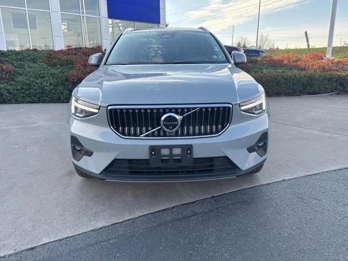 2025 Volvo XC40 B5 Plus Bright Theme