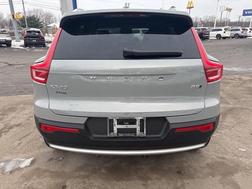 2025 Volvo XC40 B5 Plus Bright Theme