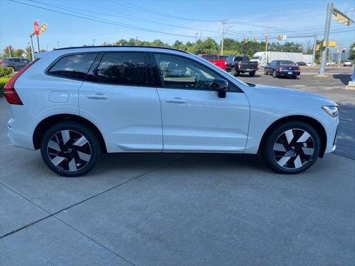 2025 Volvo XC60 Plug-In Hybrid Plus