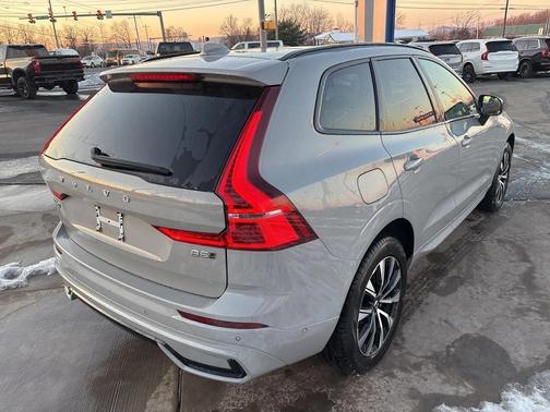 2025 Volvo XC60 B5 Plus