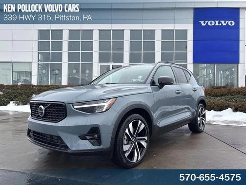 2023 Volvo XC40 B5 Plus Dark Theme