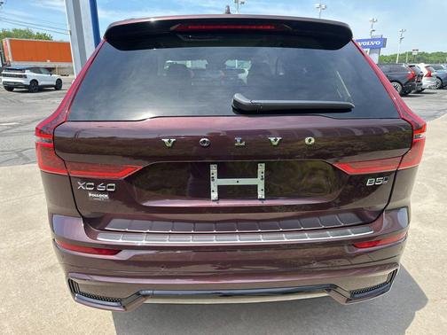 Mulberry Metallic 2026 Volvo XC60 B5 Ultra