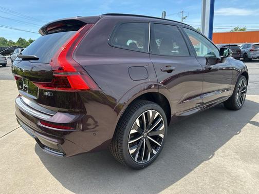 Mulberry Metallic 2026 Volvo XC60 B5 Ultra