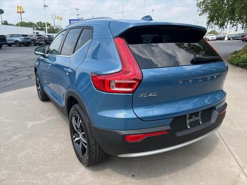 2025 Volvo XC40 B5 Core Bright Theme