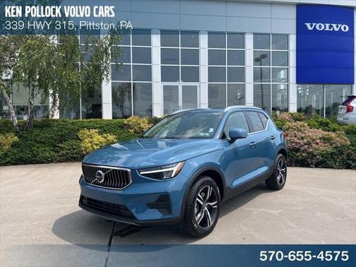 2025 Volvo XC40 B5 Core Bright Theme