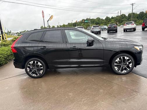 Onyx Black Metallic 2026 Volvo XC60 B5 Plus
