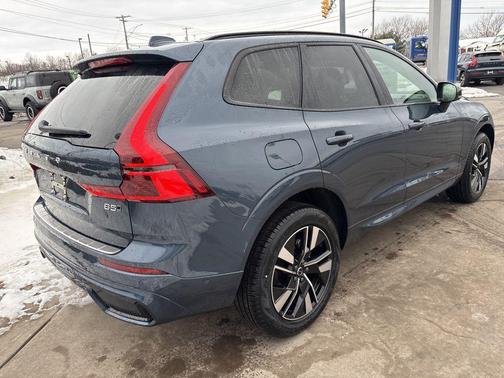 2026 Volvo XC60 B5 Plus