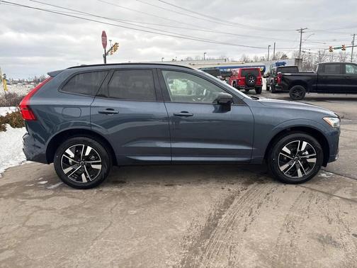 2026 Volvo XC60 B5 Plus