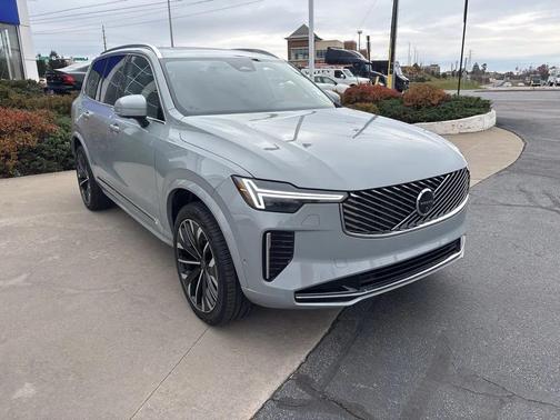 2025 Volvo XC90 B5 Plus 7-Seater