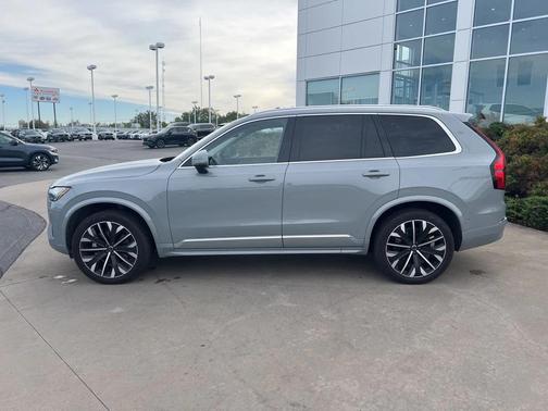 2025 Volvo XC90 B5 Plus 7-Seater
