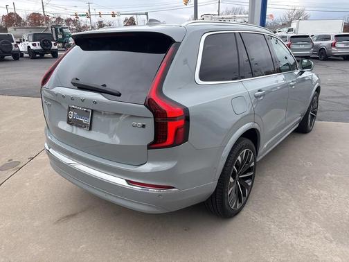 2025 Volvo XC90 B5 Plus 7-Seater