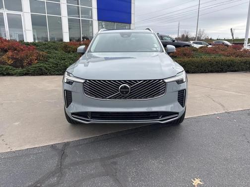 2025 Volvo XC90 B5 Plus 7-Seater