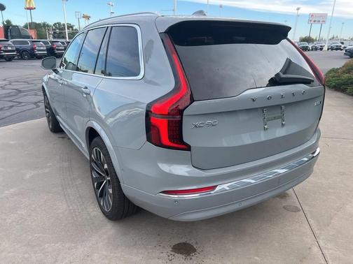 2025 Volvo XC90 B5 Plus 7-Seater