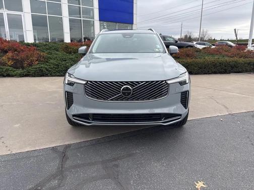 2025 Volvo XC90 B5 Plus 7-Seater