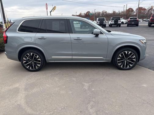 2025 Volvo XC90 B5 Plus 7-Seater