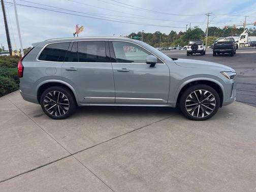 2025 Volvo XC90 B5 Plus 7-Seater