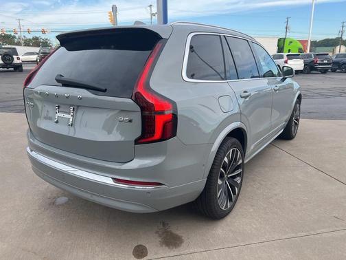 2025 Volvo XC90 B5 Plus 7-Seater