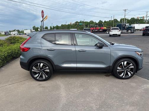 Thunder Grey Metallic 2023 Volvo XC40 B5 Ultimate Dark Theme