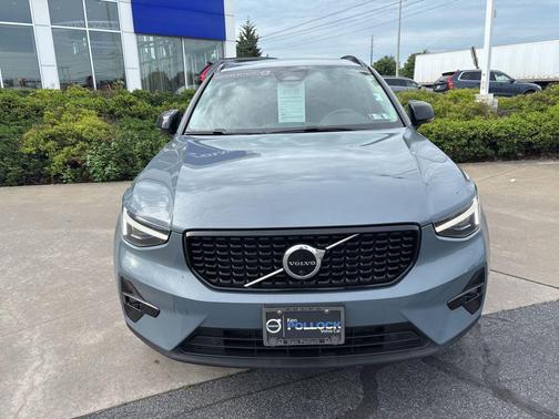 Thunder Grey Metallic 2023 Volvo XC40 B5 Ultimate Dark Theme