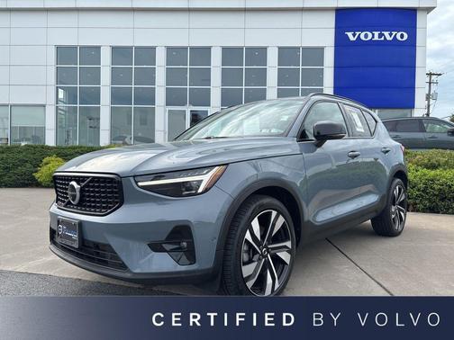 Thunder Grey Metallic 2023 Volvo XC40 B5 Ultimate Dark Theme