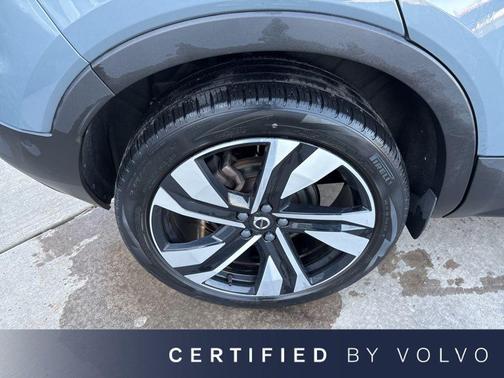 Thunder Grey Metallic 2023 Volvo XC40 B5 Ultimate Dark Theme