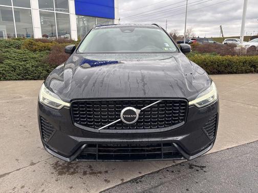 2024 Volvo XC60 B5 Core Dark Theme