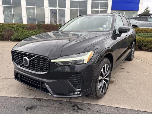 2024 Volvo XC60 B5 Core Dark Theme