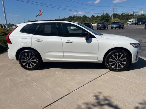 2025 Volvo XC60 Plus