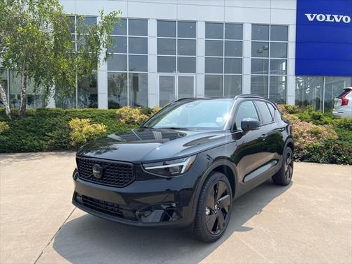 2026 Volvo XC40 B5 Ultra Black Edition