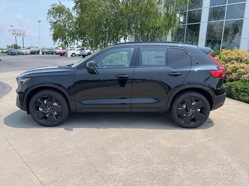 2026 Volvo XC40 B5 Ultra Black Edition