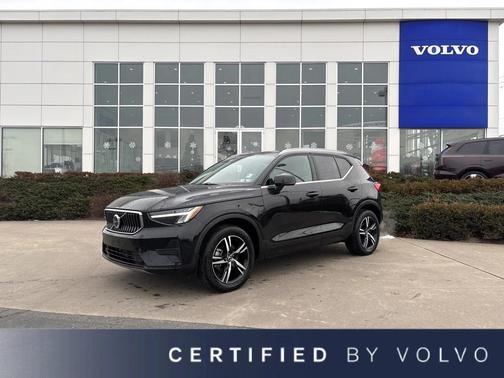 2025 Volvo XC40 B5 Core Bright Theme