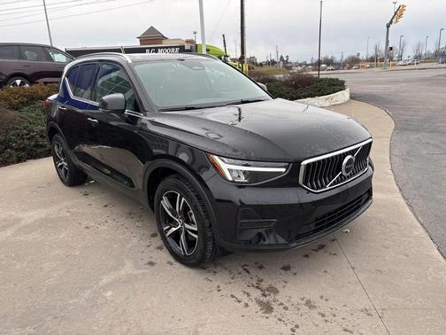2025 Volvo XC40 B5 Core Bright Theme