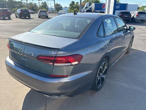 Platinum Gray Metallic 2022 Volkswagen Passat 2.0T R-Line