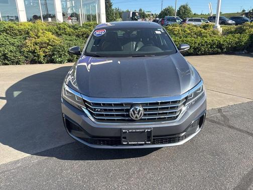 Platinum Gray Metallic 2022 Volkswagen Passat 2.0T R-Line
