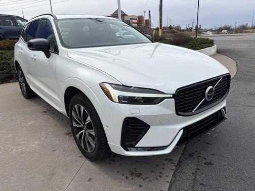 2023 Volvo XC60 B5 Plus Dark Theme