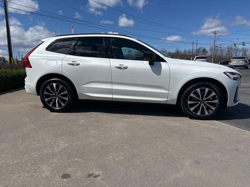 2023 Volvo XC60 B5 Plus Dark Theme