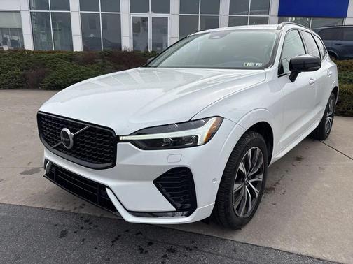 2023 Volvo XC60 B5 Plus Dark Theme