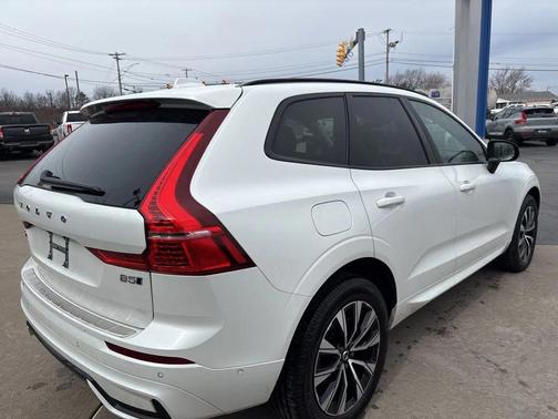 2023 Volvo XC60 B5 Plus Dark Theme
