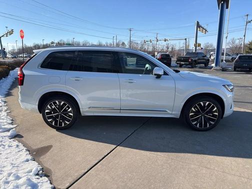 2025 Volvo XC90 Plug-In Hybrid T8 Ultra 7-Seater