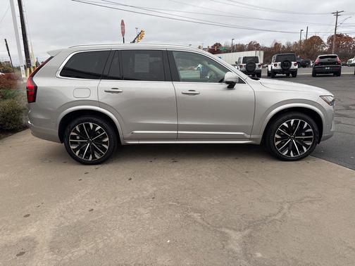 2025 Volvo XC90 B6 Plus 7-Seater