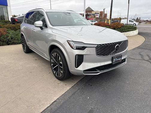 2025 Volvo XC90 B6 Plus 7-Seater