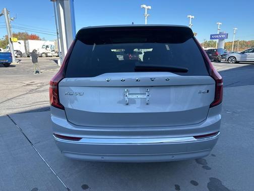 2025 Volvo XC90 B6 Plus 7-Seater
