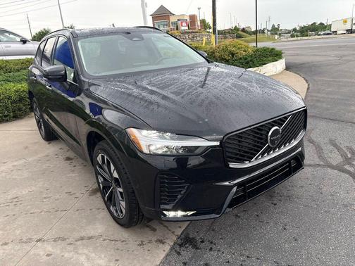 Onyx Black Metallic 2026 Volvo XC60 B5 Plus