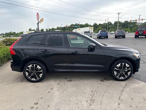 Onyx Black Metallic 2026 Volvo XC60 B5 Plus