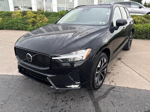 Onyx Black Metallic 2026 Volvo XC60 B5 Plus