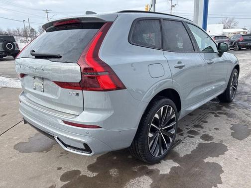 2026 Volvo XC60 B5 Ultra
