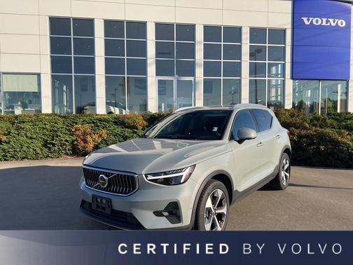2025 Volvo XC40 B5 Plus Bright Theme