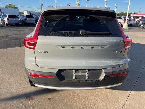 2025 Volvo XC40 B5 Plus Bright Theme